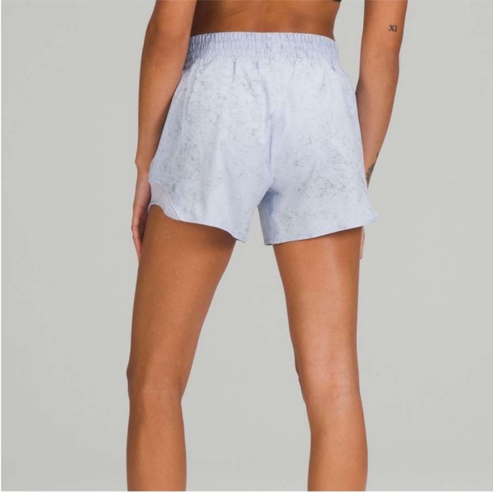 NEW LULULEMON Hotty Hot High-Rise Lined Short 4"
Gravel Dust Pastel Blue Sise 2 - Picture 4 of 16